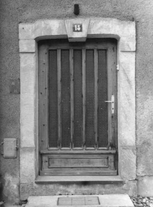 Bärenstein (Kreis Dippoldiswalde), Markt 14. Wohnhaus (wohl um 1820). Portal