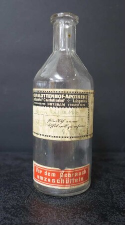 Arzneiflasche aus der Potsdamer Charlottenhof-Apotheke