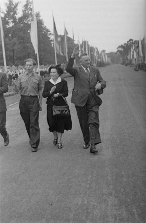Pionierrepublik "Ernst Thälmann" in Wuhlheide : Teilnehmer einer Veranstaltung in der Pionierrepublik
