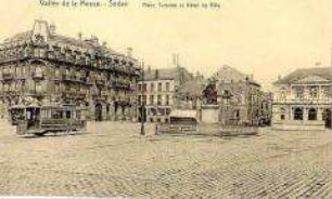 "Place Turenne" mit dem Rathaus in Sedan