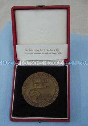 Medaille zum 30. Jahrestag der DDR, im Etui