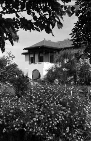 Bukarest: Haus im rumänischen Stil, mit Park