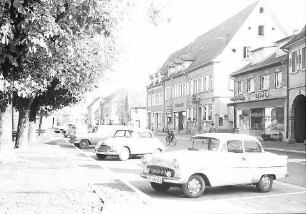 Walldorf: Hauptstraße mit Parkplatz