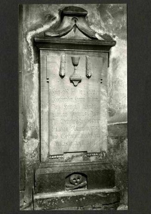 Grabstein des Pfarrers Joh. Heinrich Bender, 1811