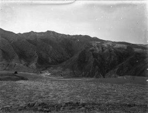 Berglandschaft : Blick über eine von Erosion geformte Berglandschaft