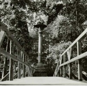 Glauchau, Gründelpark, Kaskade, Blick zur Hedrich-Säule