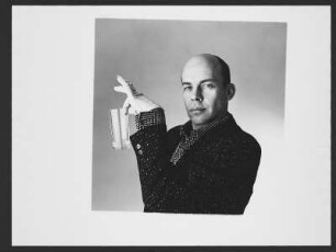 Selbstporträt Ingolf Thiel, mit Glas