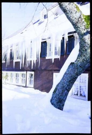 Hinterzarten: Eiszapfen am alten Schwarzwaldhof, Hotel Adler