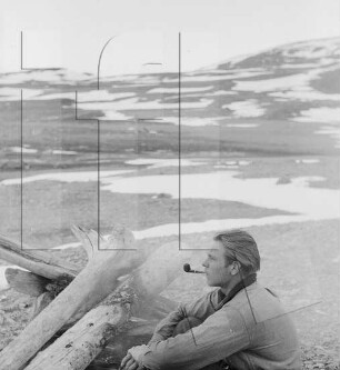 Duvefjord : Hannes Semkat am Treibholzfeuer