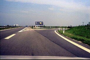 Einfahrt in Kreisel (Stuttgart Richtung Dornstadt)