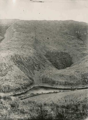 Der Lavastrom von Antisanilla mit dem See Secas-Cocha