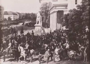 Parade auf dem Opernplatz in Berlin / Eine Parade auf dem Opernplatz