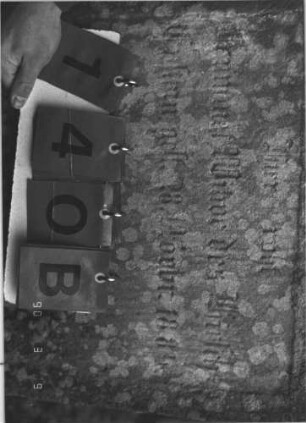 Grabstein 140 (Index: 99786134) Zustand: Vorderseite: Inschrift größtenteils abgeblättert Maße HxBxT: 96x55x12 cm: Grabstein 140B