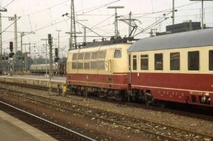 Stuttgart Hbf. Lok 103 113 IC UIC-X-Wagen