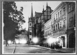 Sommernacht vorm Saalfelder Rathaus