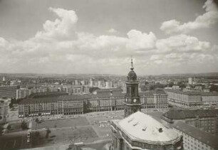 Dresden. Blick vom Rathausturm über die Kreuzkirche und den Altmarkt nach Westen