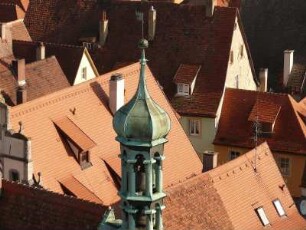 Türmchen der Ratstrinkstube und Hausdächer am Markt, Blick vom Rathausturm