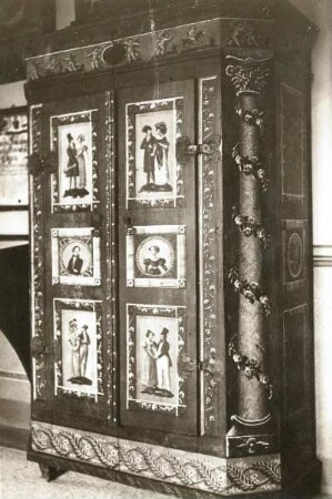 Schrank aus Gegend um Karlsbad (1830), Türflügel mit je 3 figürlichen Darstellungen bemalt