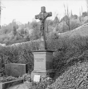Friedhofskreuz, Grabmal; Eltville, Hundsbuckel