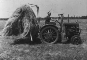 Fotografie: Erntetechnik, Heuernte, Siloschwanz, Transportgerät, Ballastierung, Fingerbalkenmähwerk