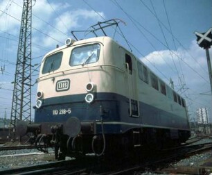 Stuttgart Hbf. Gleis 5 Lok 110 218