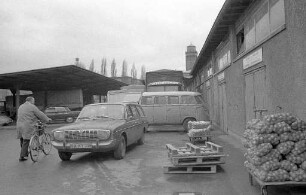 Letzter Marktbetrieb in der alten Markthalle an der Kriegsstraße.