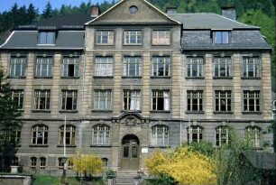 Schule aus der Zeit um 1900, heute Gymnasium