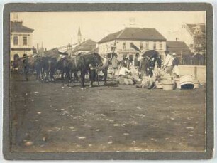 Bottichverkäufer : Klausenburg (Cluj-Napoca / Rumänien). Marktplatz. Marktszene mit Bottichverkäufer