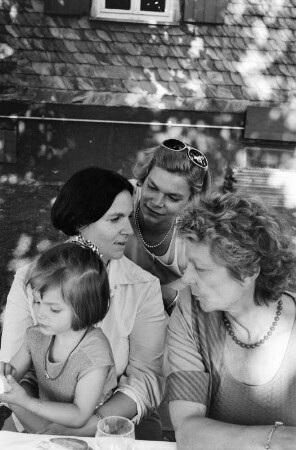 Gruppenportrait von Hannah, Laura, Lulu und Verena, Echzell