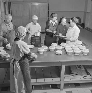 Werkfrauen in der Suppenküche