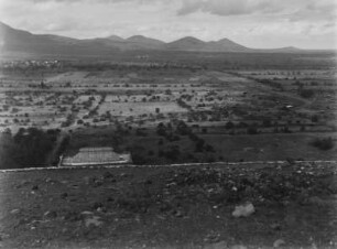 Teotihuacan : Blick von der Sonnenpyramide ins Umland.