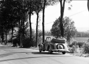 Löwenberg: Straße Löwenberg-Hirschberg, Vordergrund Aju bei Löwenberg
