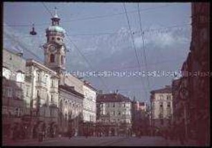 Auf der Maximilianstraße in Innsbruck