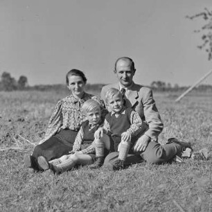 Famiienporträt in Groß Lubolz. Anscheinend Erich Rinkas Verwandte.