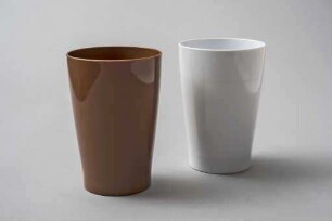 Serie Lord Tafelgerät (Werkbundkiste Kunststoff, zwei Trinkbecher)