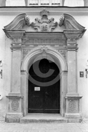 Eingangsportal der evangelisch-reformierten Kirche in Riga