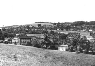 Rosenthal-Bielatal. Ortsteil Bielatal. Blick von Osten über das Bielatal gegen Panoramahöhe