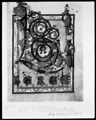 Evangeliar aus Raitenbuch — Initiale L (iber generationis) mit einem Engel mit Schriftrolle, Folio 21recto