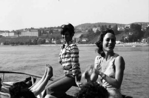 26. Tagung 1976 Physiker; Aufbruch zur Mainau: Sich Sonnende auf Deck