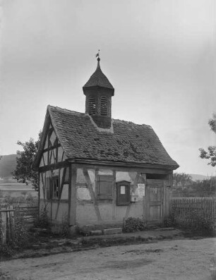 Fachwerkgebäude mit Glockenturm