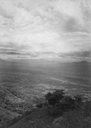 Landschaftspanorama bei Zala : Panorama des Zala-Uba-Grabensystems und des Zala-Kamms.