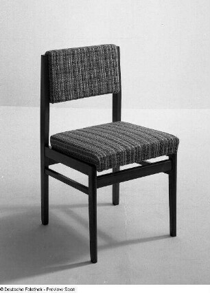 Stuhl (Modell EW 2166/1)