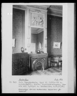 Kamin mit Spiegel und Grisaille