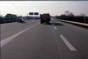 Ausfahrt aus Nebenfahrbahn West (Heidelberg Richtung Karlsruhe) zu Hauptfahrbahn West (Heidelberg Richtung Karlsruhe)