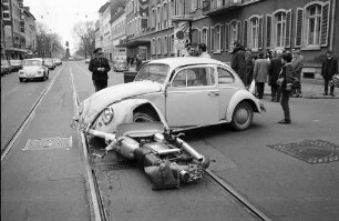 Verkehrsunfall zwischen einem Motorrad und einem PKW auf der Kaiserstraße in Höhe der Hirschstraße