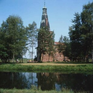 Raesfeld. Schloss Raesfeld. Blick zum Turm der Oberburg