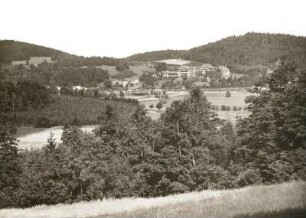 Schmiedeberg (Kreis Hirschberg im Riesengebirge), Blick zum Genesungsheim Hohenwiese