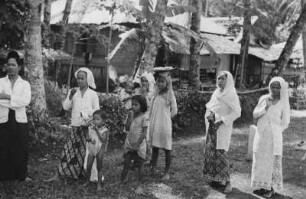 Minangkabauleute : Versammelte Dorfbewohner