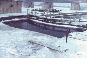 Schleuse Himmelstadt/Main bei Eis