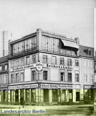 Markgrafenstraße 40/ Ecke Mohrenstraße (links)